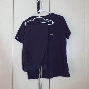 Figs ‘Dark Shadow’ Scrub Set